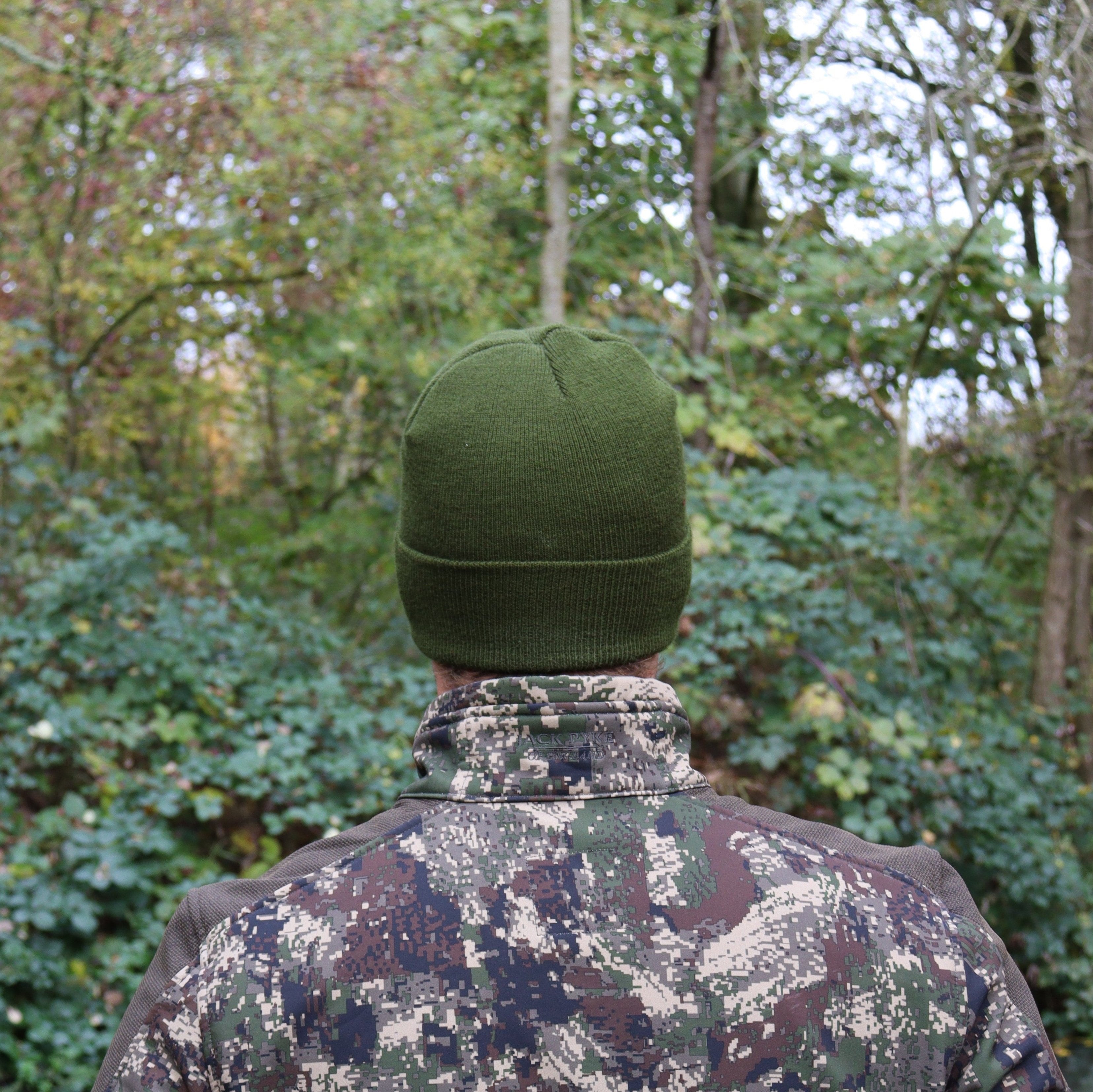 Achterkant van de River Crew Pike Beanie, comfortabele en warme pasvorm voor outdoor avonturen.